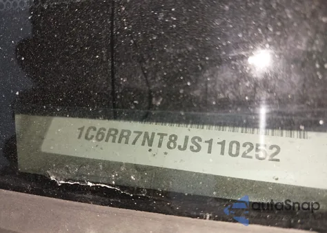 2018 Ram 1500 Laramie 4X4 5'7 Box z USA, uszkodzony, nr VIN 1C6RR7NT8JS110252